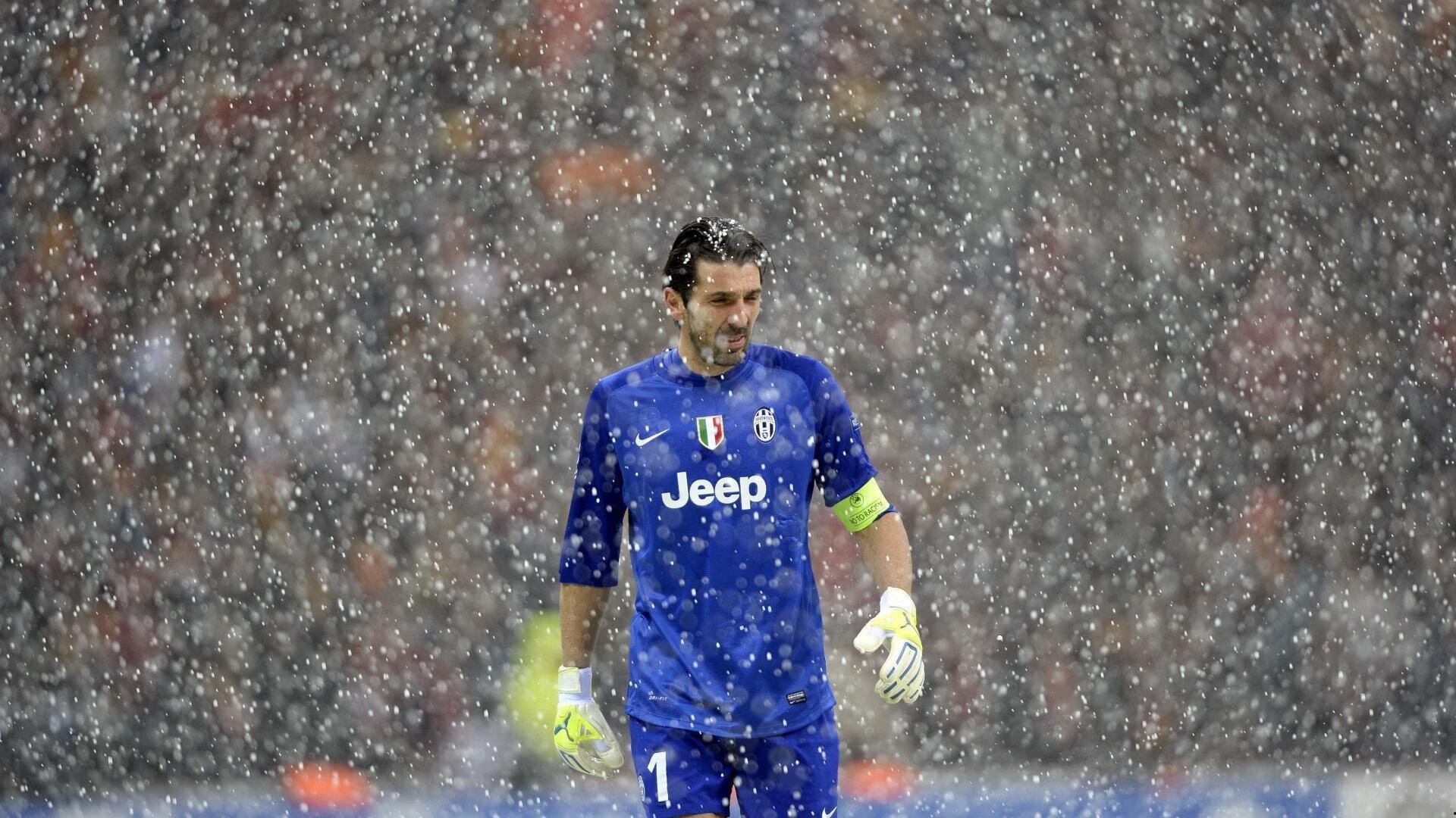 巨额罚单!库里因冲裁判扔牙套被罚款50000美元